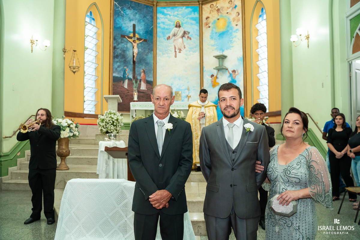 Casamento na igreja em Pitangui do casal Renata e Alisson fotos Israel Lemos 