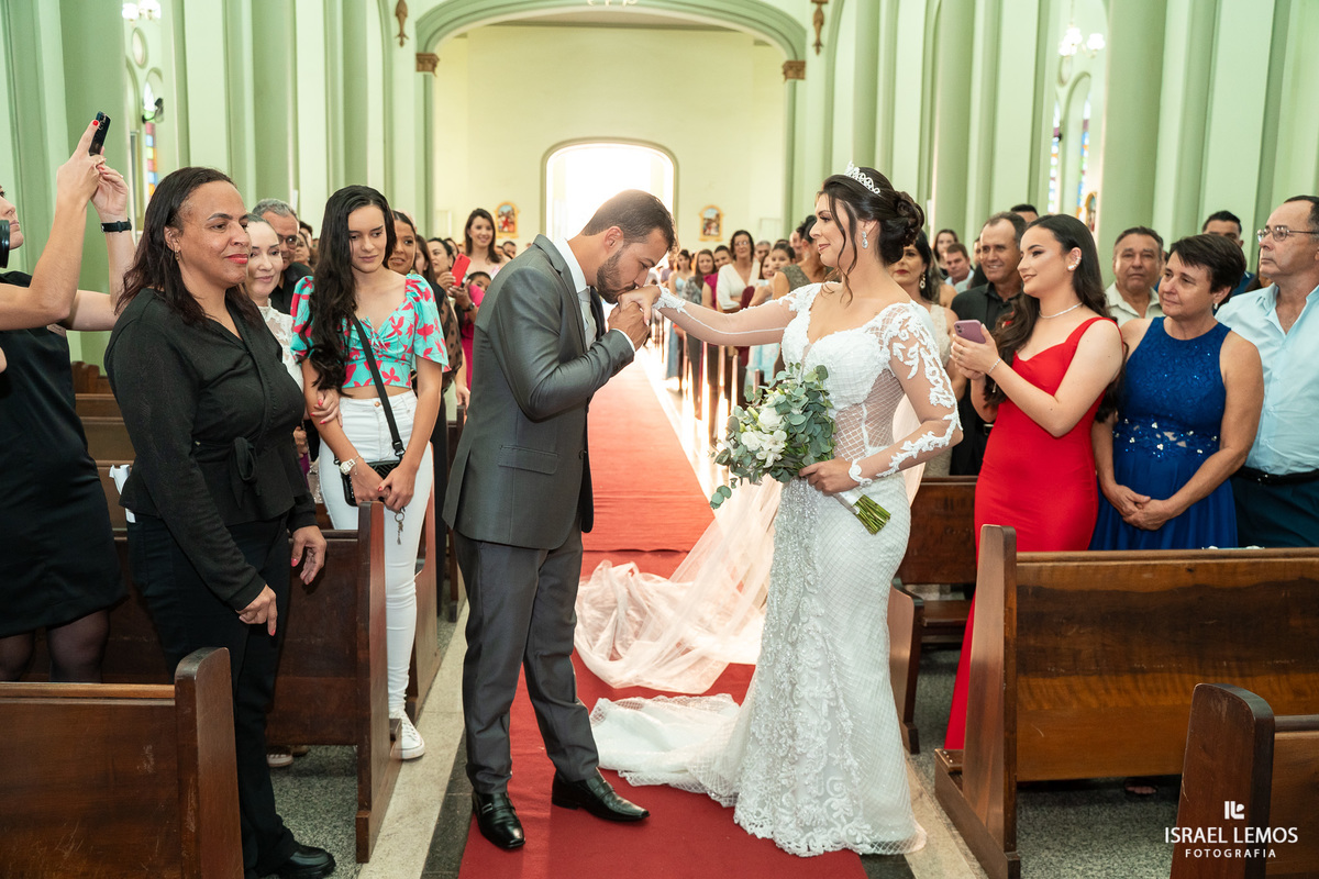 Casamento na igreja em Pitangui do casal Renata e Alisson fotos Israel Lemos 