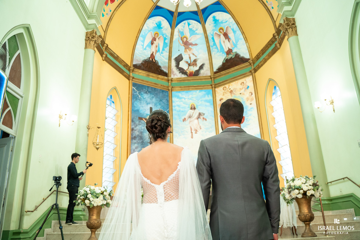 Casamento na igreja em Pitangui do casal Renata e Alisson fotos Israel Lemos 