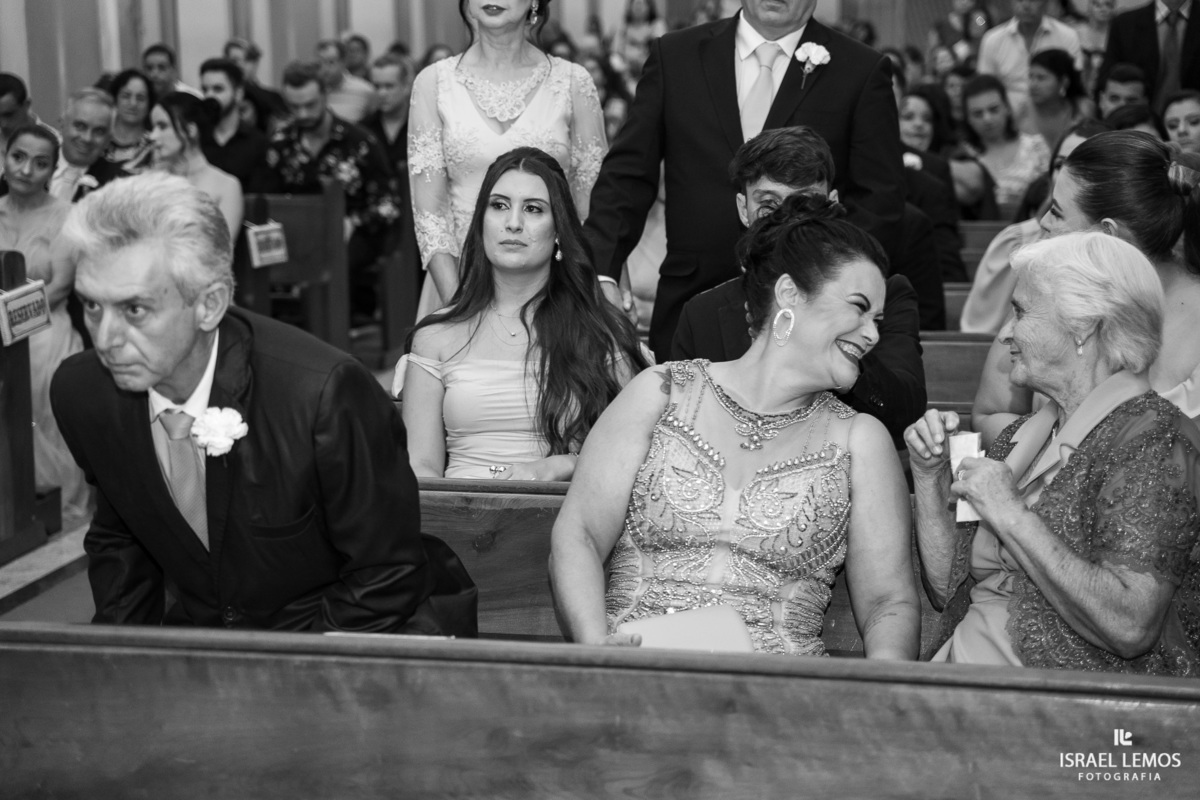 Casamento na igreja em Pitangui do casal Renata e Alisson fotos Israel Lemos 