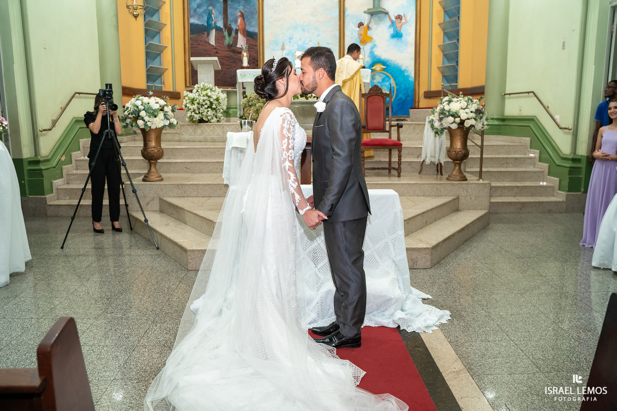Casamento na igreja em Pitangui do casal Renata e Alisson fotos Israel Lemos 