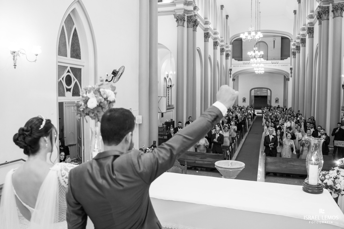 Casamento na igreja em Pitangui do casal Renata e Alisson fotos Israel Lemos 