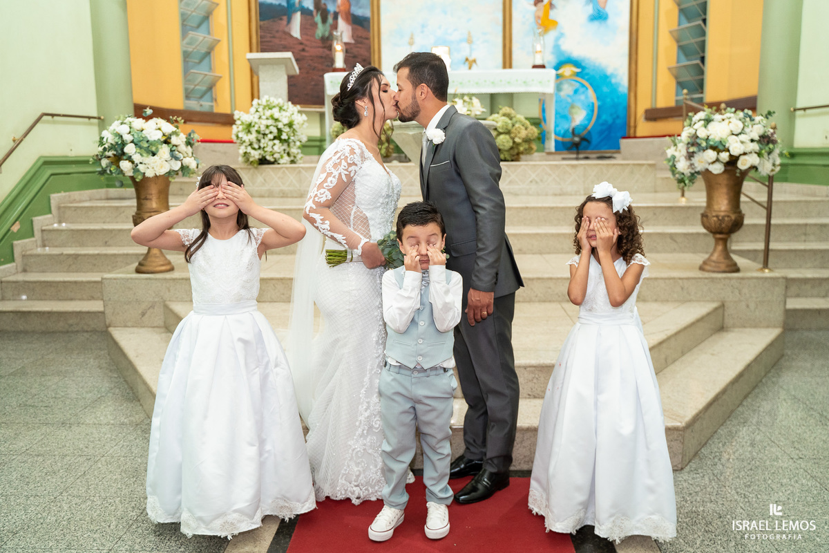 Casamento na igreja em Pitangui do casal Renata e Alisson fotos Israel Lemos 