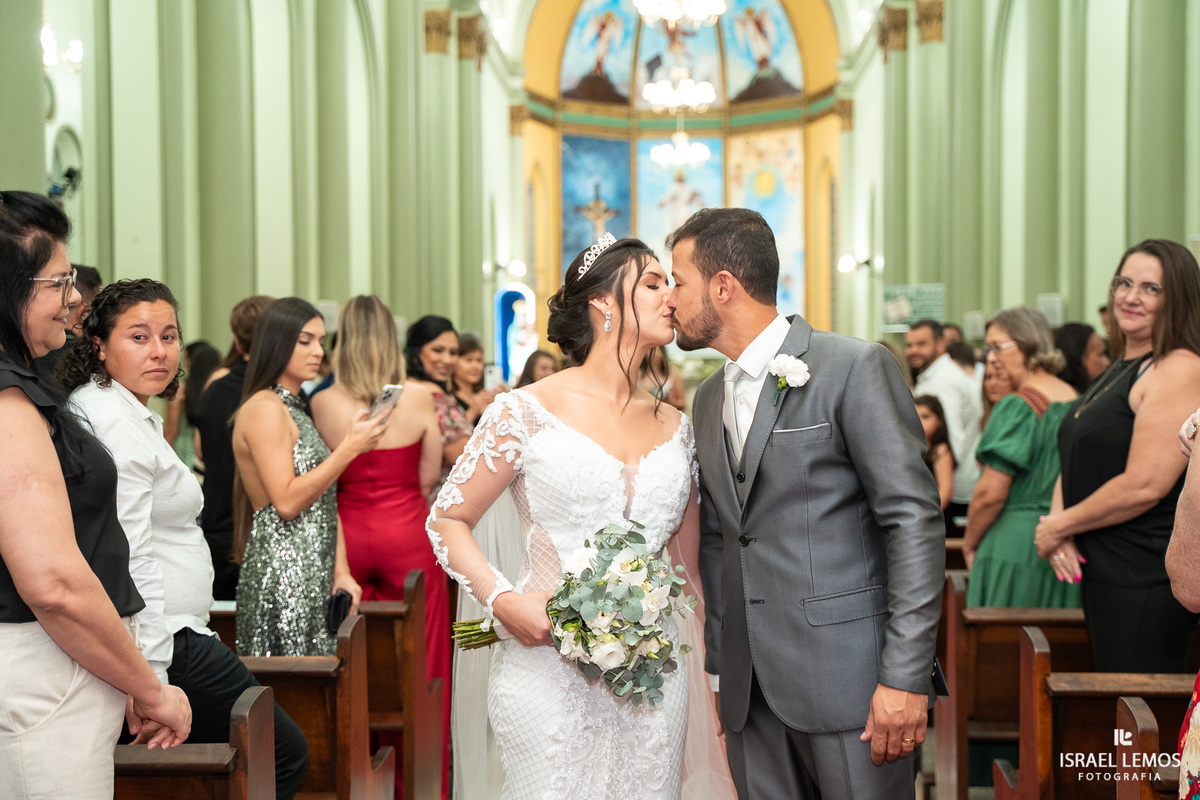 Casamento na igreja em Pitangui do casal Renata e Alisson fotos Israel Lemos Casamento na igreja em Pitangui do casal Renata e Alisson fotos Israel Lemos 