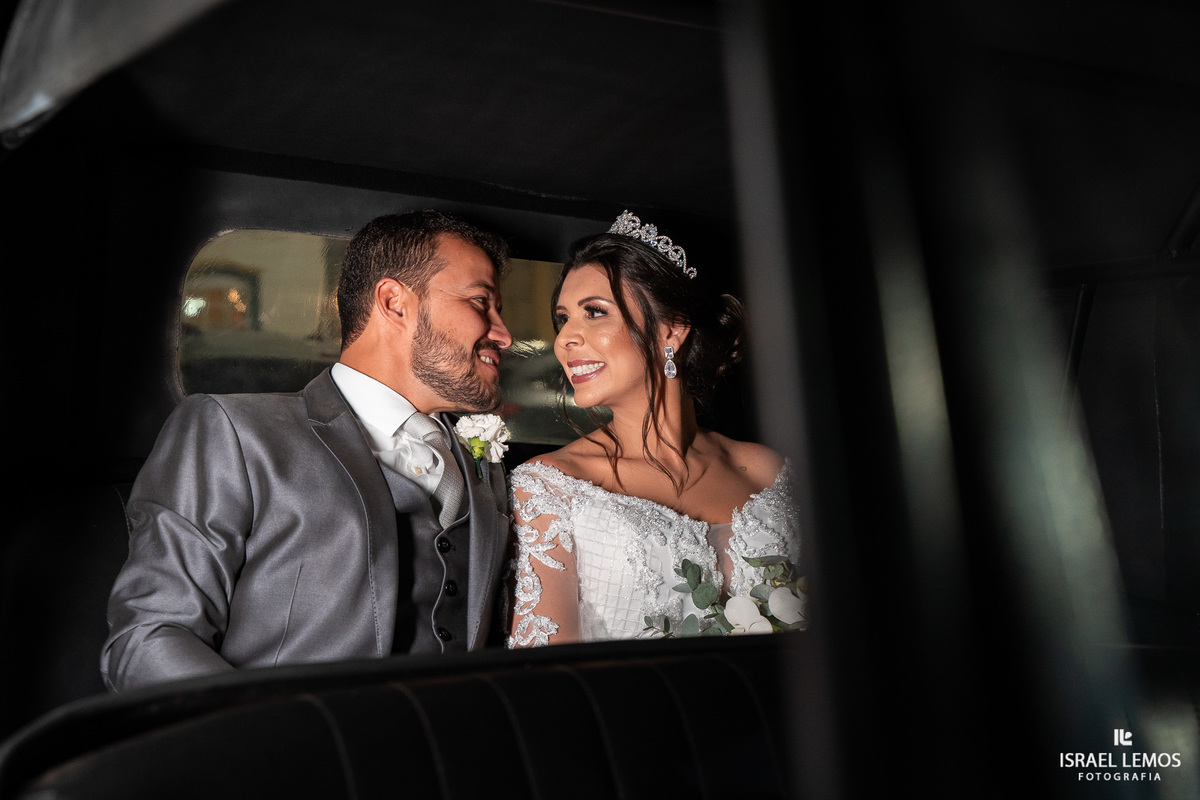 Casamento na igreja em Pitangui do casal Renata e Alisson fotos Israel Lemos 