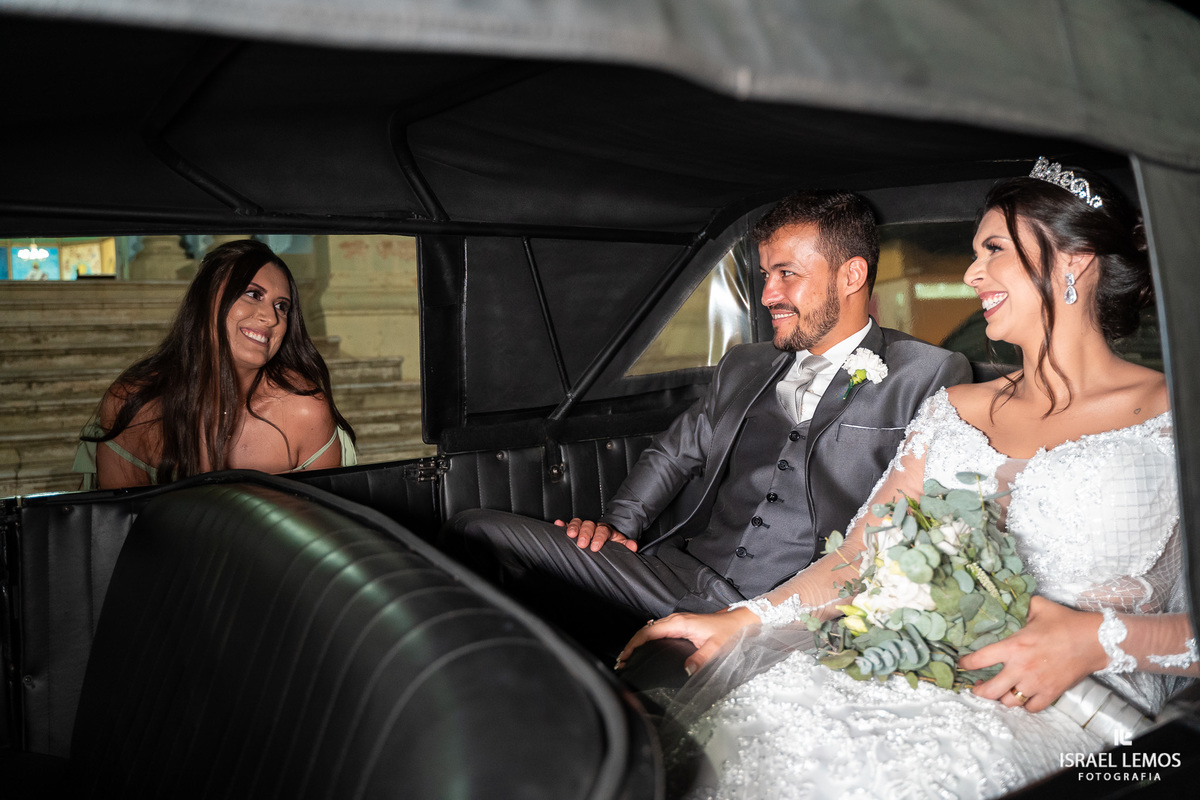 Casamento na igreja em Pitangui do casal Renata e Alisson fotos Israel Lemos 