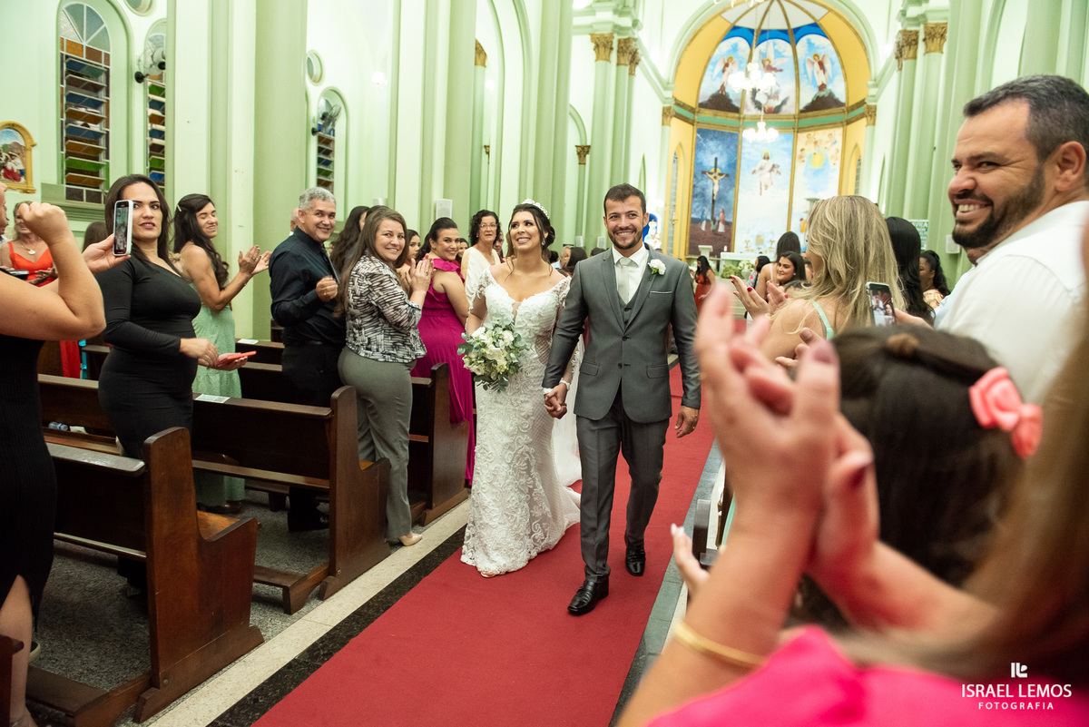 Casamento na igreja em Pitangui do casal Renata e Alisson fotos Israel Lemos 