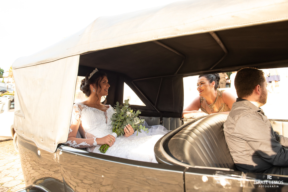 Casamento na igreja em Pitangui do casal Renata e Alisson fotos Israel Lemos 