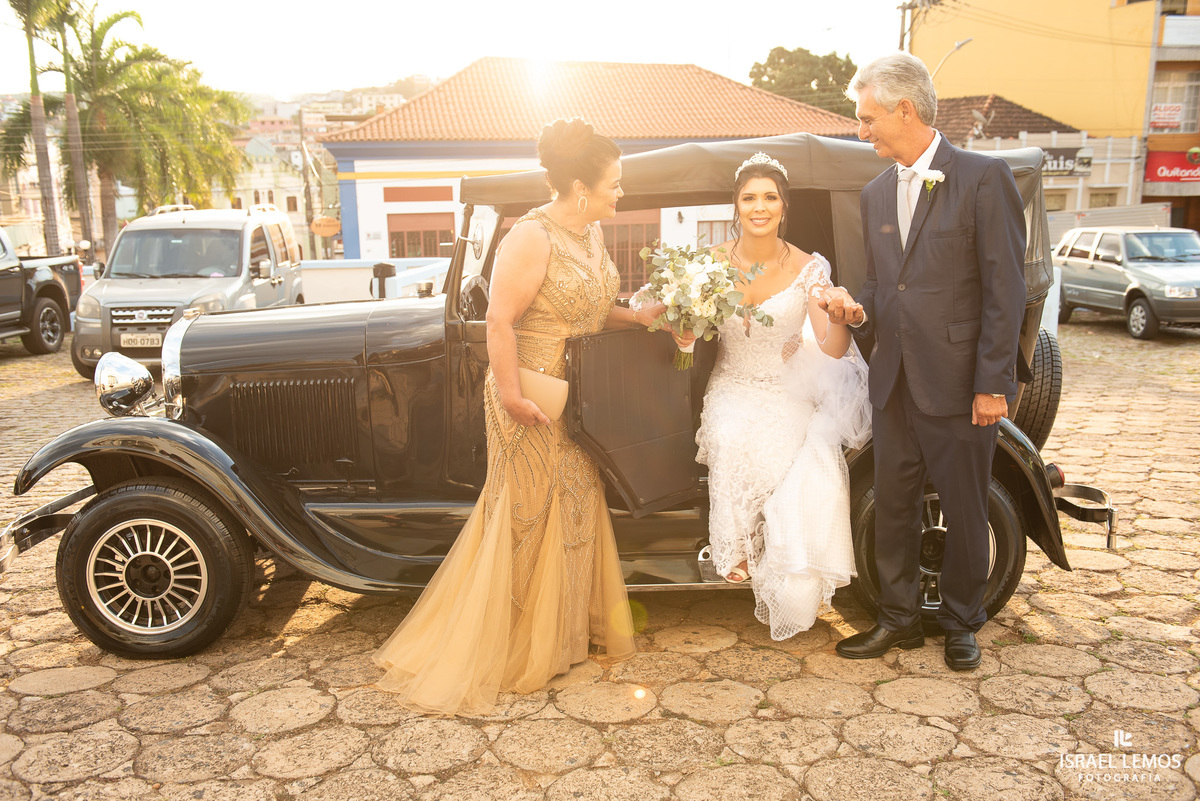 Casamento na igreja em Pitangui do casal Renata e Alisson fotos Israel Lemos 