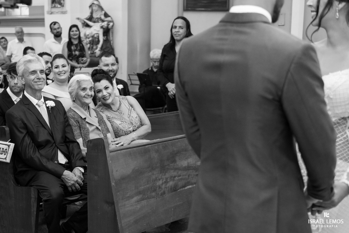 Casamento na igreja em Pitangui do casal Renata e Alisson fotos Israel Lemos 