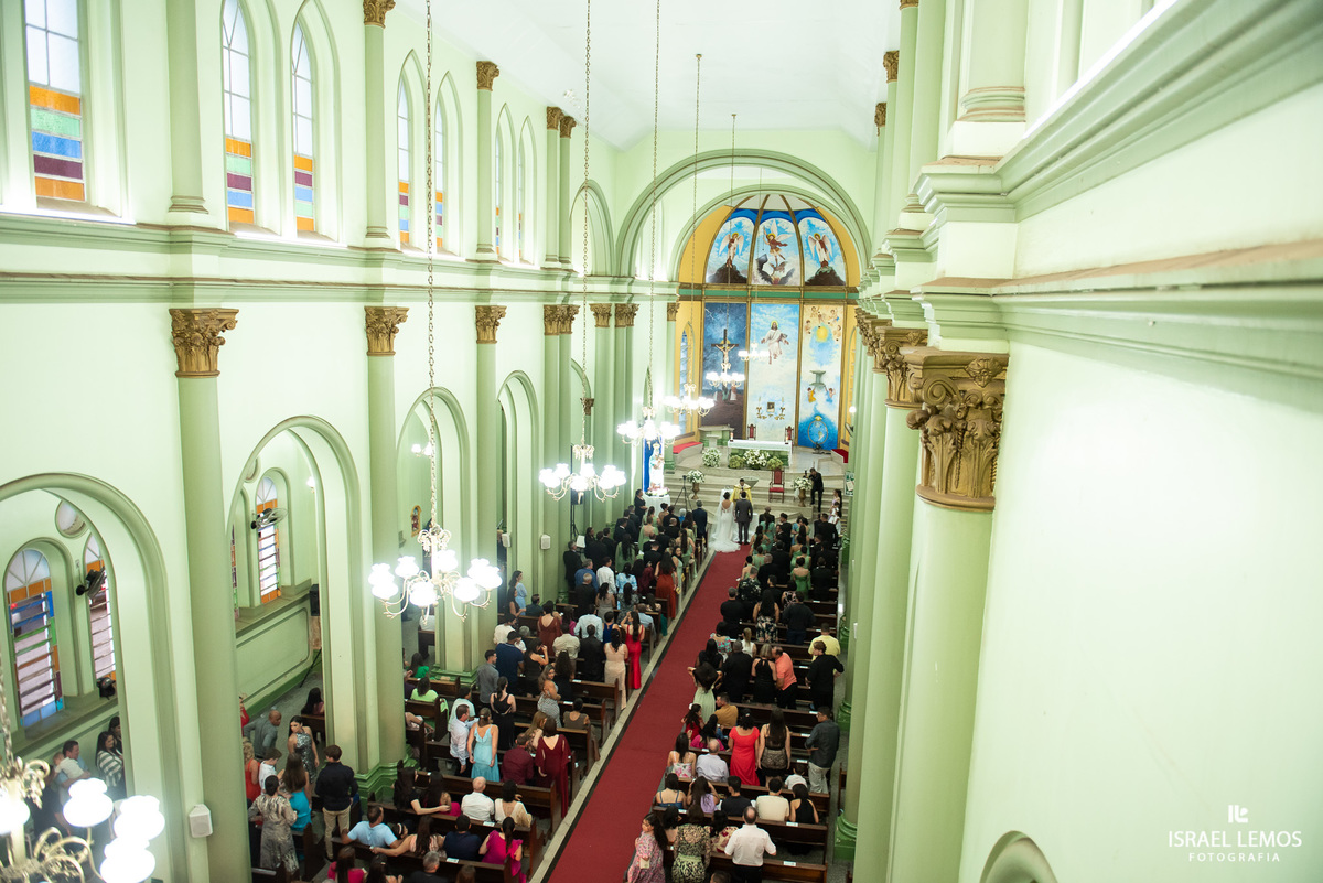 Casamento na igreja em Pitangui do casal Renata e Alisson fotos Israel Lemos 