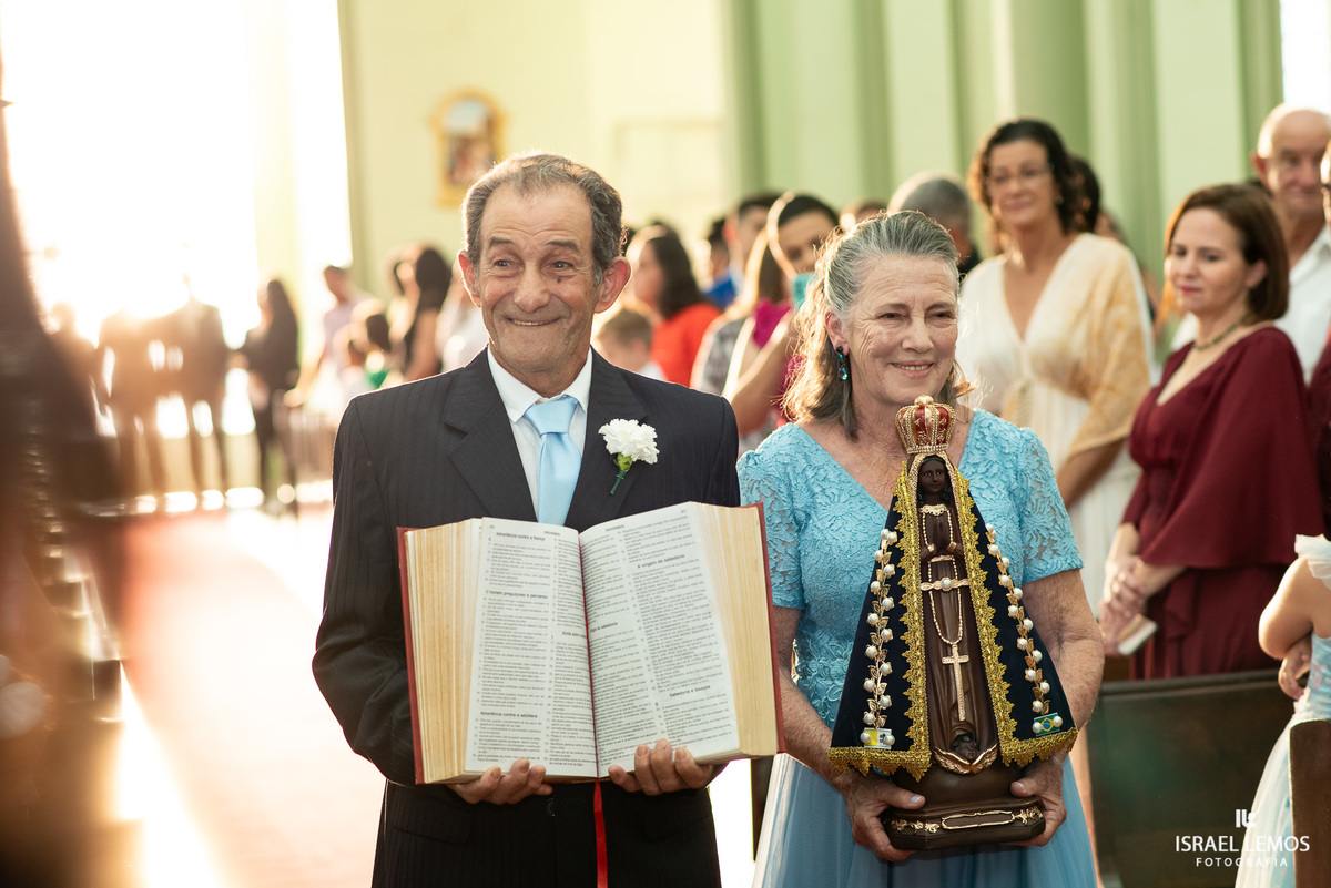 Casamento na igreja em Pitangui do casal Renata e Alisson fotos Israel Lemos 