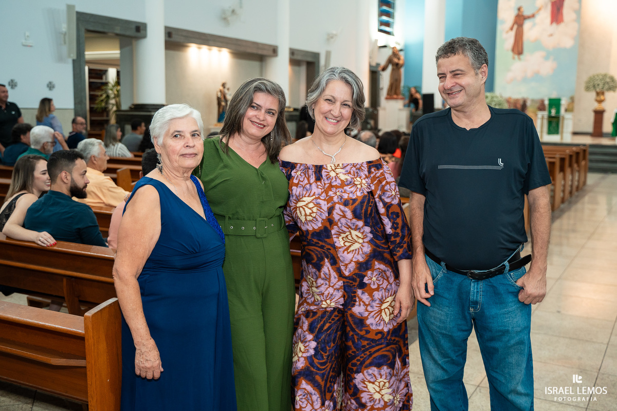 casamento capela e Sabrina na igreja de São Francisco em para de minas casamento lindo com fotos do fotografo Israel lemos