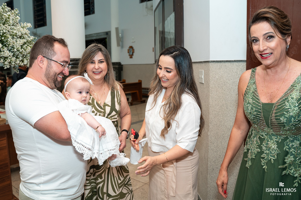 casamento capela e Sabrina na igreja de São Francisco em para de minas casamento lindo com fotos do fotografo Israel lemos