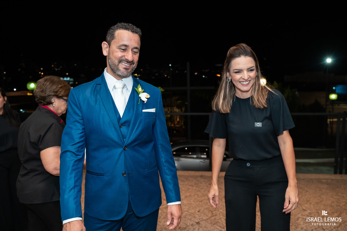 casamento capela e Sabrina na igreja de São Francisco em para de minas casamento lindo com fotos do fotografo Israel lemos