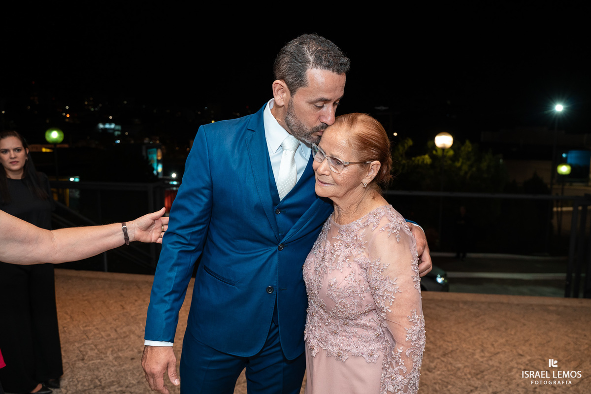 casamento capela e Sabrina na igreja de São Francisco em para de minas casamento lindo com fotos do fotografo Israel lemos