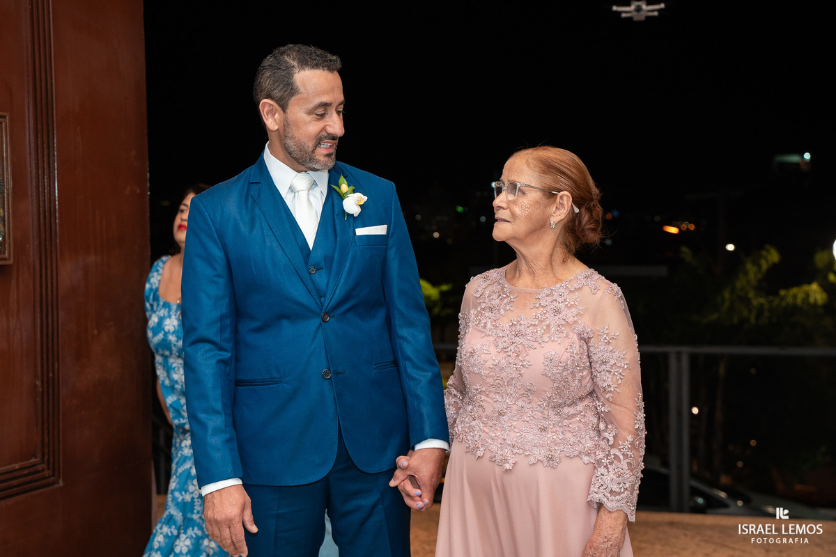 casamento capela e Sabrina na igreja de São Francisco em para de minas casamento lindo com fotos do fotografo Israel lemos