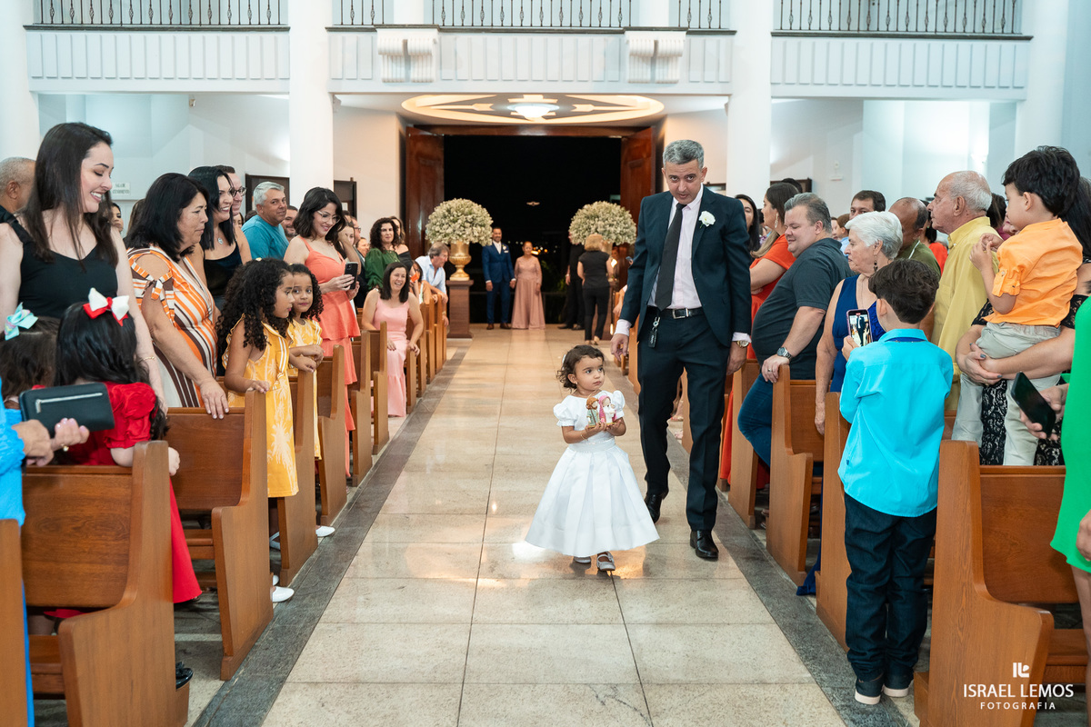 casamento capela e Sabrina na igreja de São Francisco em para de minas casamento lindo com fotos do fotografo Israel lemos