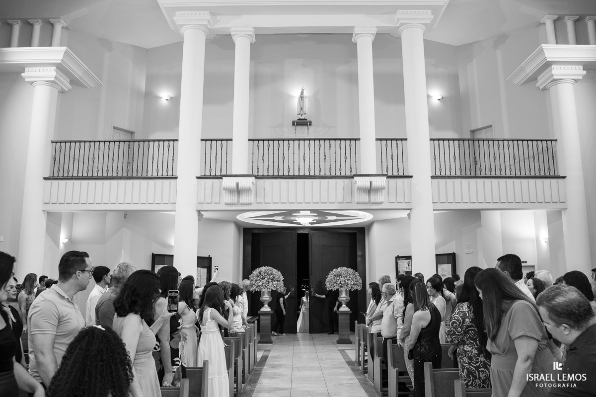 casamento capela e Sabrina na igreja de São Francisco em para de minas casamento lindo com fotos do fotografo Israel lemos