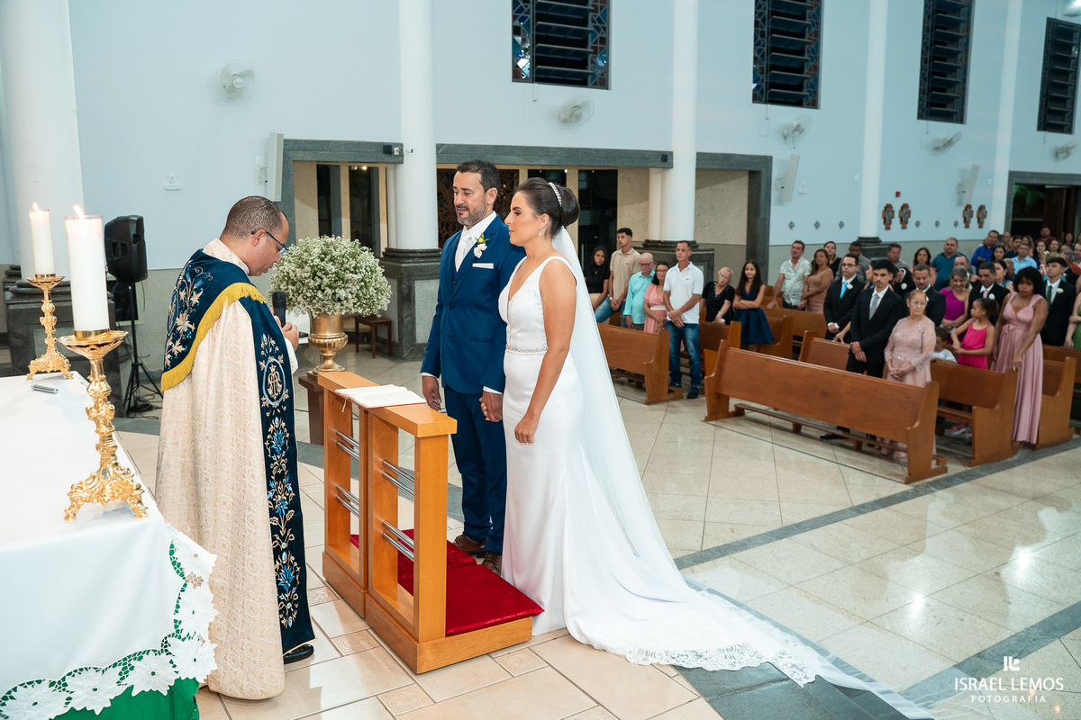 casamento capela e Sabrina na igreja de São Francisco em para de minas casamento lindo com fotos do fotografo Israel lemos