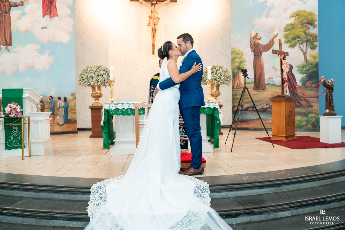 casamento capela e Sabrina na igreja de São Francisco em para de minas casamento lindo com fotos do fotografo Israel lemos