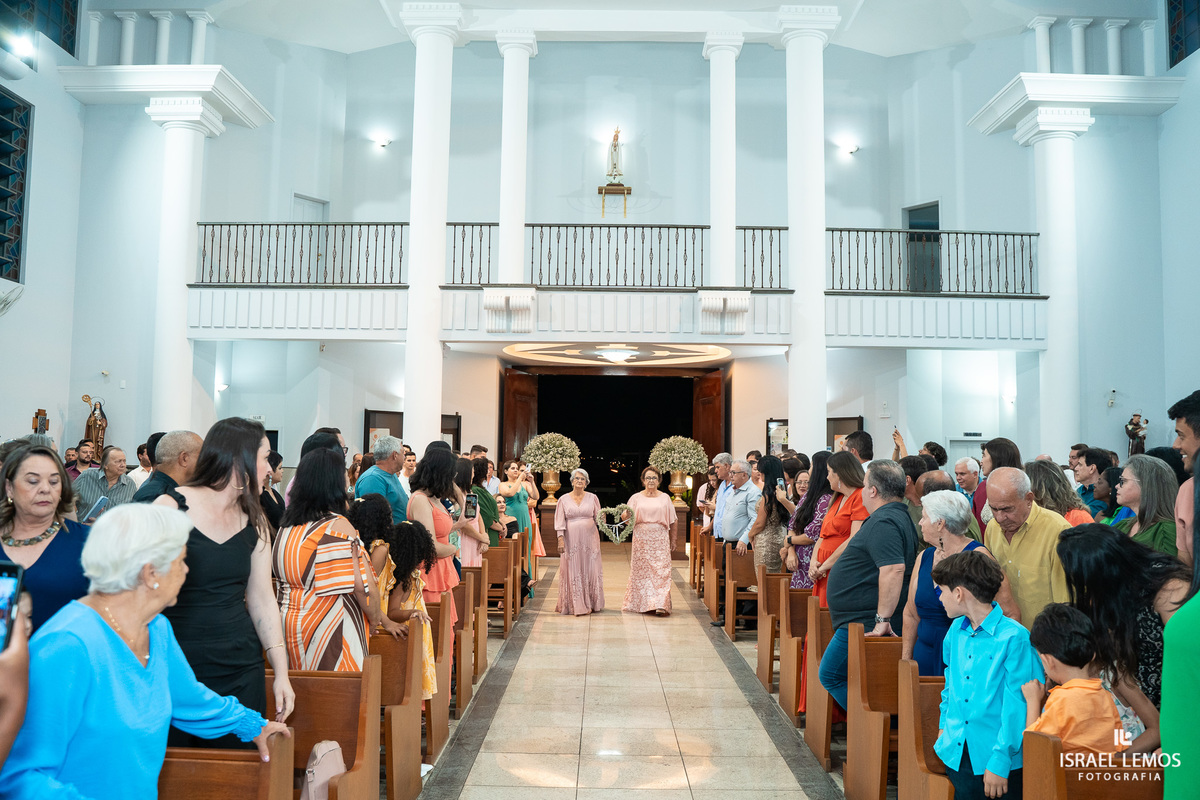 casamento capela e Sabrina na igreja de São Francisco em para de minas casamento lindo com fotos do fotografo Israel lemos