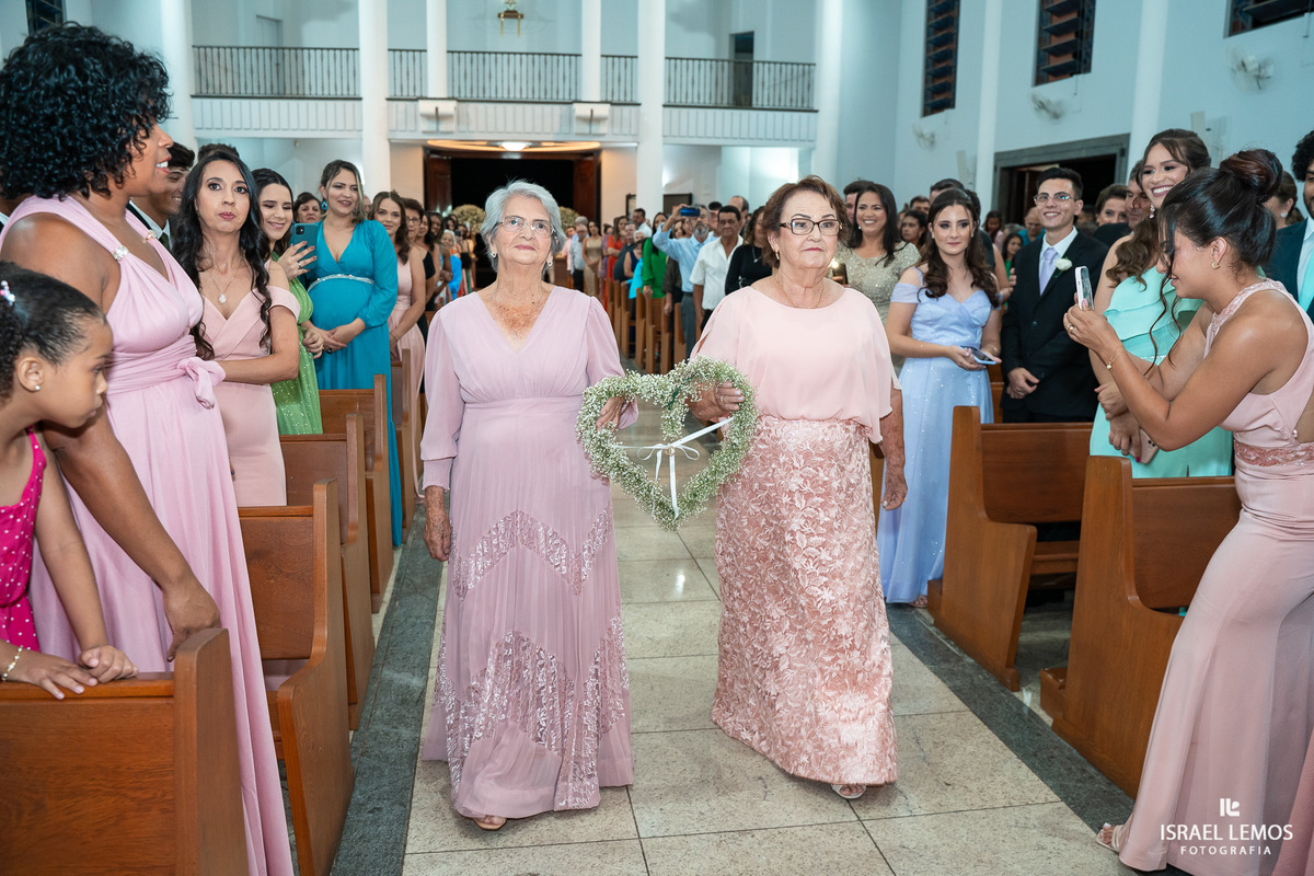 casamento capela e Sabrina na igreja de São Francisco em para de minas casamento lindo com fotos do fotografo Israel lemos