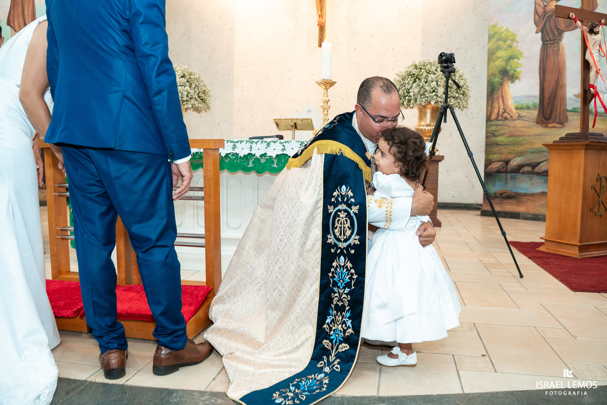 casamento capela e Sabrina na igreja de São Francisco em para de minas casamento lindo com fotos do fotografo Israel lemos