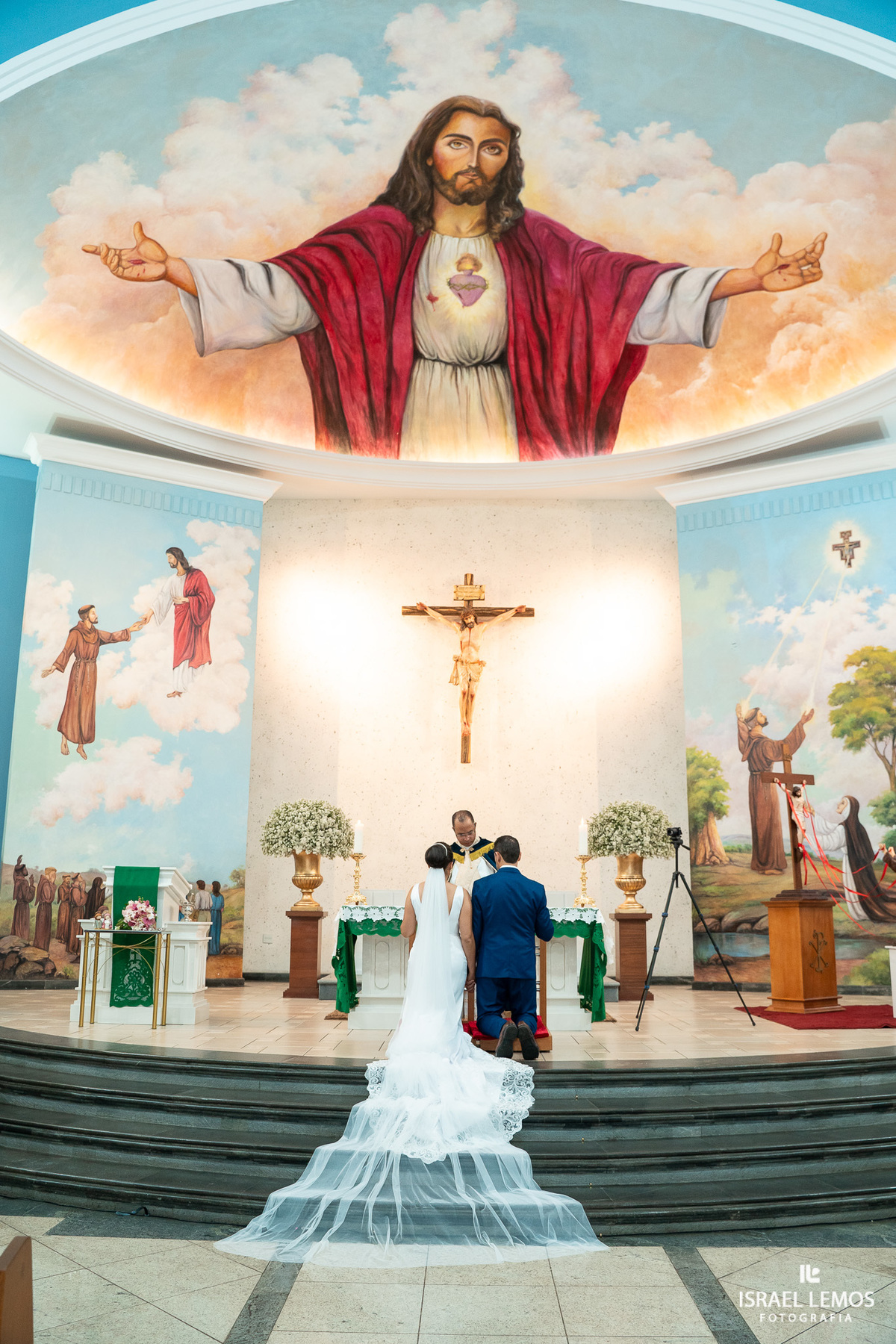 casamento capela e Sabrina na igreja de São Francisco em para de minas casamento lindo com fotos do fotografo Israel lemos