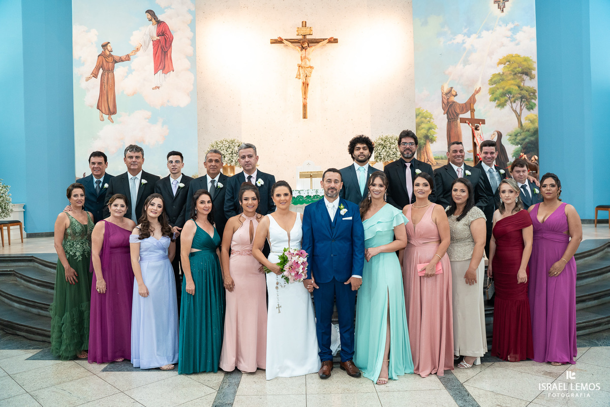 casamento capela e Sabrina na igreja de São Francisco em para de minas casamento lindo com fotos do fotografo Israel lemos