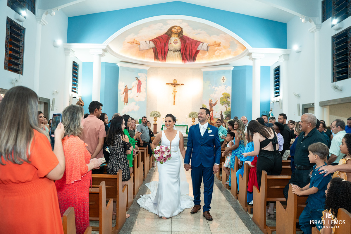 casamento capela e Sabrina na igreja de São Francisco em para de minas casamento lindo com fotos do fotografo Israel lemos