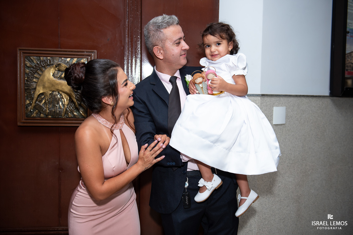 casamento capela e Sabrina na igreja de São Francisco em para de minas casamento lindo com fotos do fotografo Israel lemos