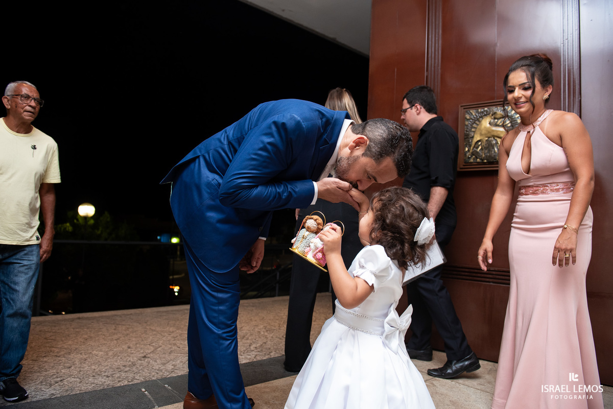 casamento capela e Sabrina na igreja de São Francisco em para de minas casamento lindo com fotos do fotografo Israel lemos