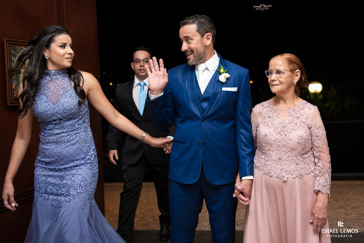 casamento capela e Sabrina na igreja de São Francisco em para de minas casamento lindo com fotos do fotografo Israel lemos