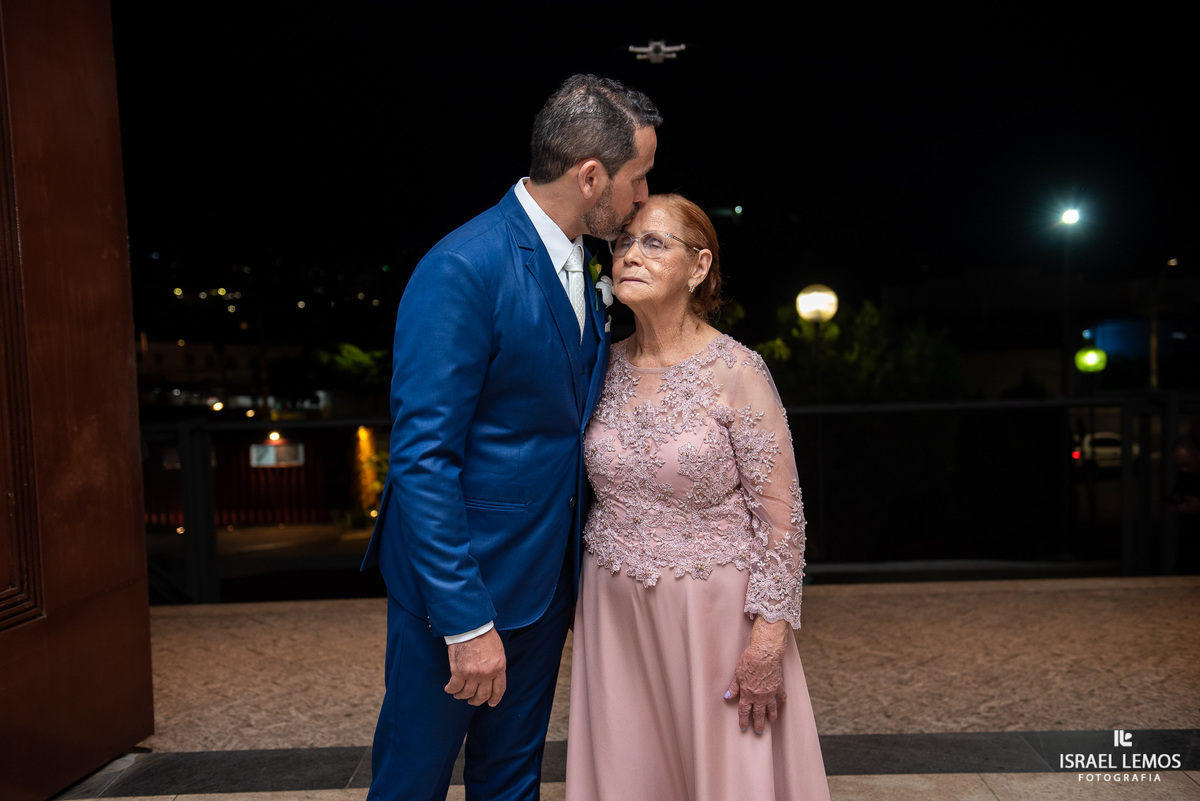 casamento capela e Sabrina na igreja de São Francisco em para de minas casamento lindo com fotos do fotografo Israel lemos