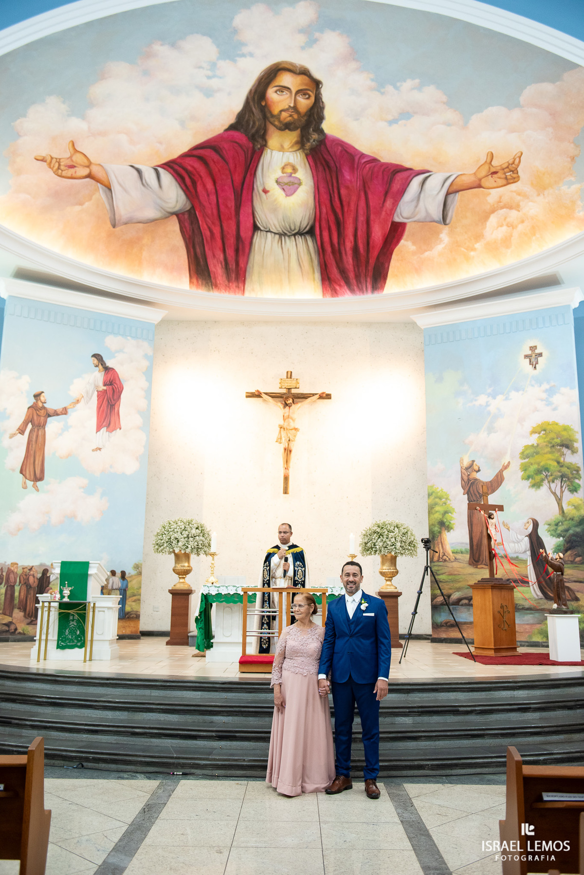 casamento capela e Sabrina na igreja de São Francisco em para de minas casamento lindo com fotos do fotografo Israel lemos
