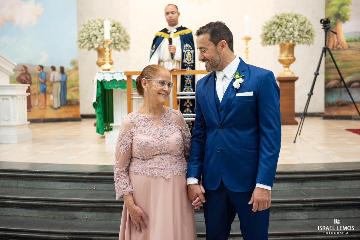 casamento capela e Sabrina na igreja de São Francisco em para de minas casamento lindo com fotos do fotografo Israel lemos