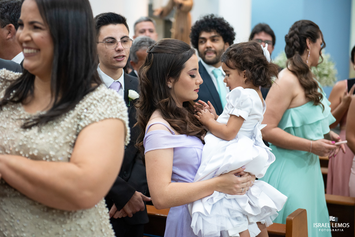 casamento capela e Sabrina na igreja de São Francisco em para de minas casamento lindo com fotos do fotografo Israel lemos