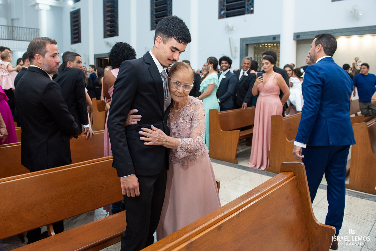 casamento capela e Sabrina na igreja de São Francisco em para de minas casamento lindo com fotos do fotografo Israel lemos