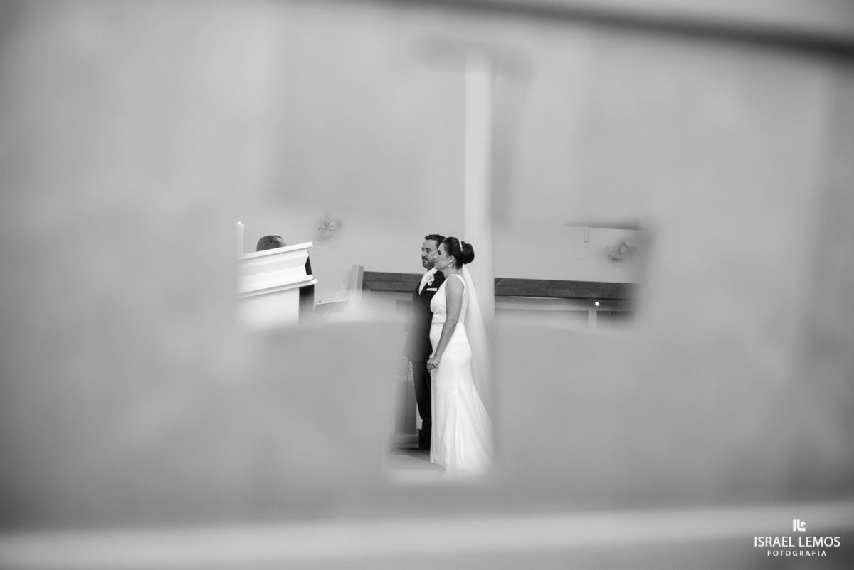 casamento capela e Sabrina na igreja de São Francisco em para de minas casamento lindo com fotos do fotografo Israel lemos