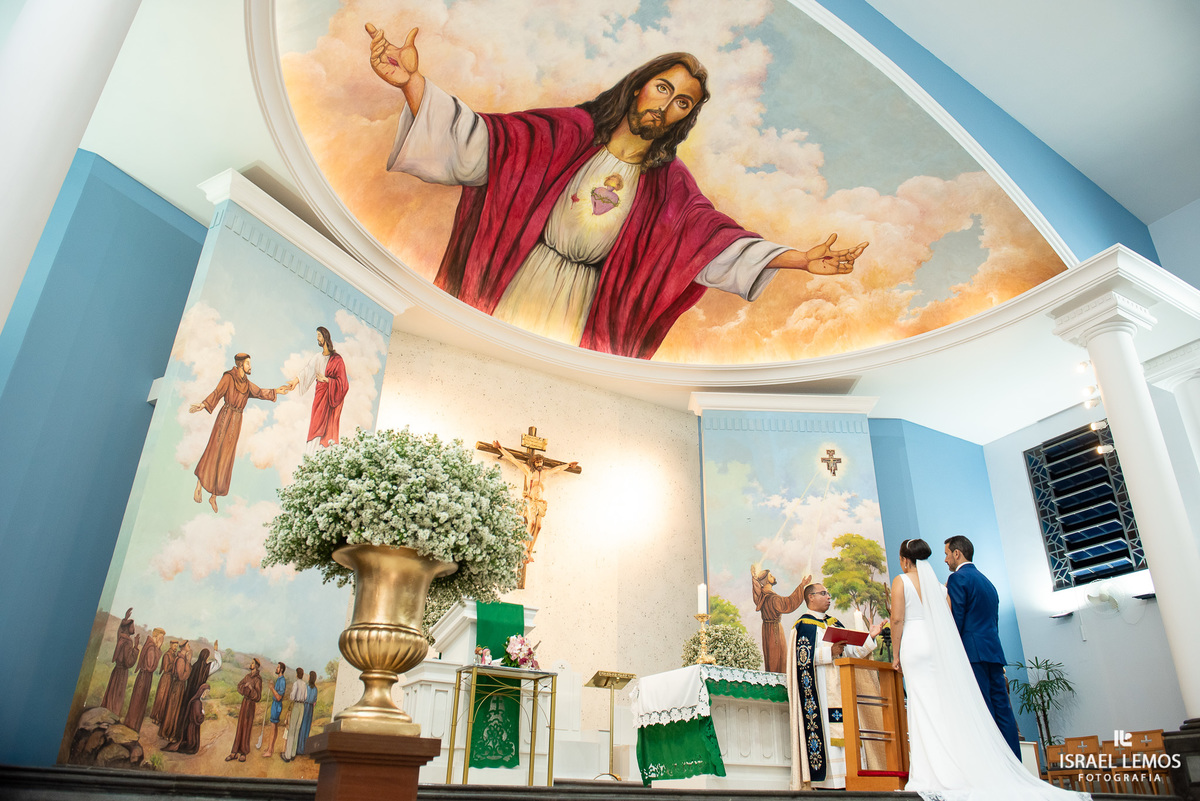 casamento capela e Sabrina na igreja de São Francisco em para de minas casamento lindo com fotos do fotografo Israel lemos