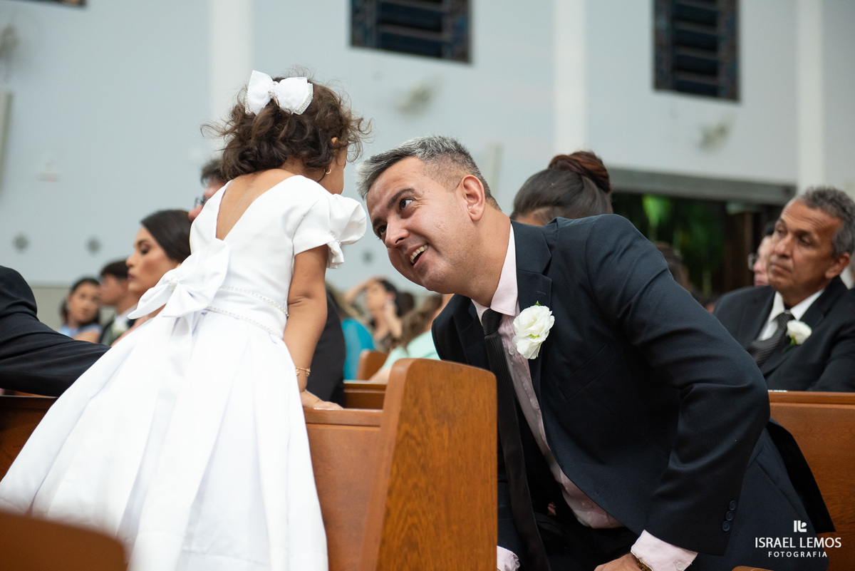 casamento capela e Sabrina na igreja de São Francisco em para de minas casamento lindo com fotos do fotografo Israel lemos