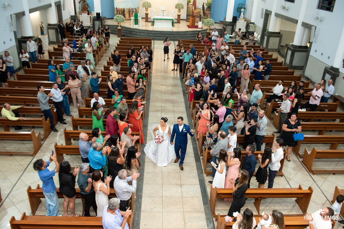 casamento capela e Sabrina na igreja de São Francisco em para de minas casamento lindo com fotos do fotografo Israel lemos