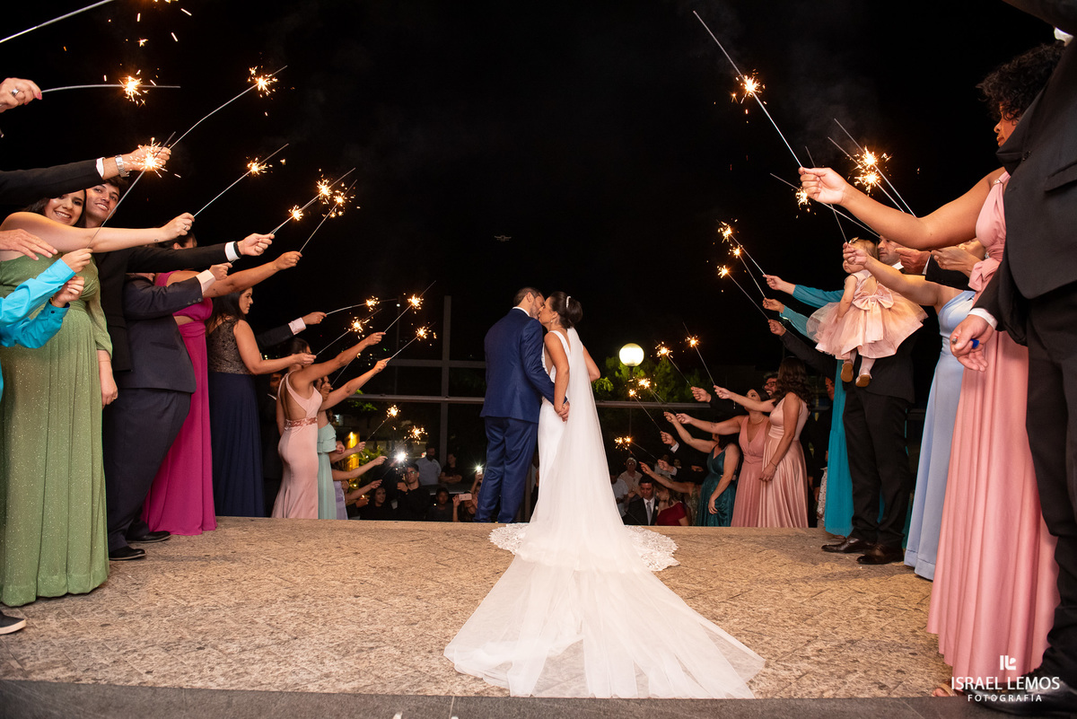 casamento capela e Sabrina na igreja de São Francisco em para de minas casamento lindo com fotos do fotografo Israel lemos