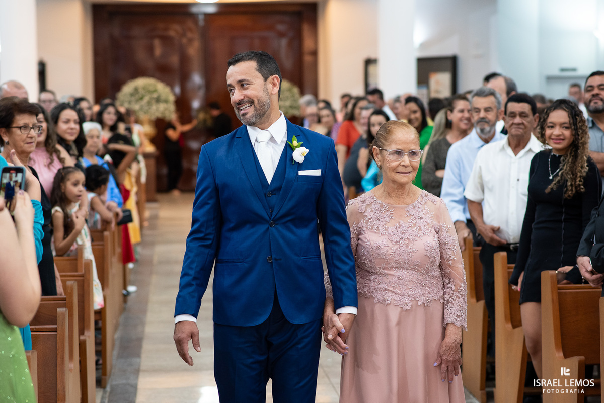 casamento capela e Sabrina na igreja de São Francisco em para de minas casamento lindo com fotos do fotografo Israel lemos