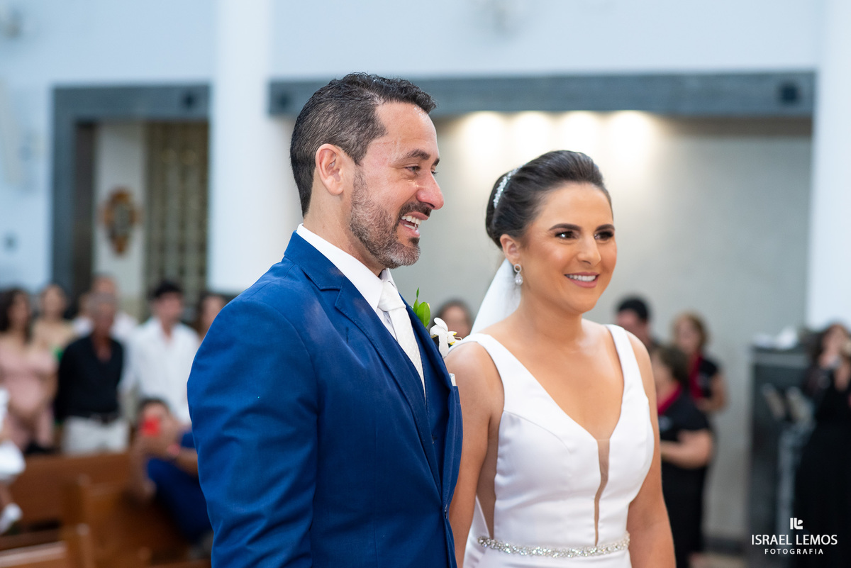 casamento capela e Sabrina na igreja de São Francisco em para de minas casamento lindo com fotos do fotografo Israel lemos
