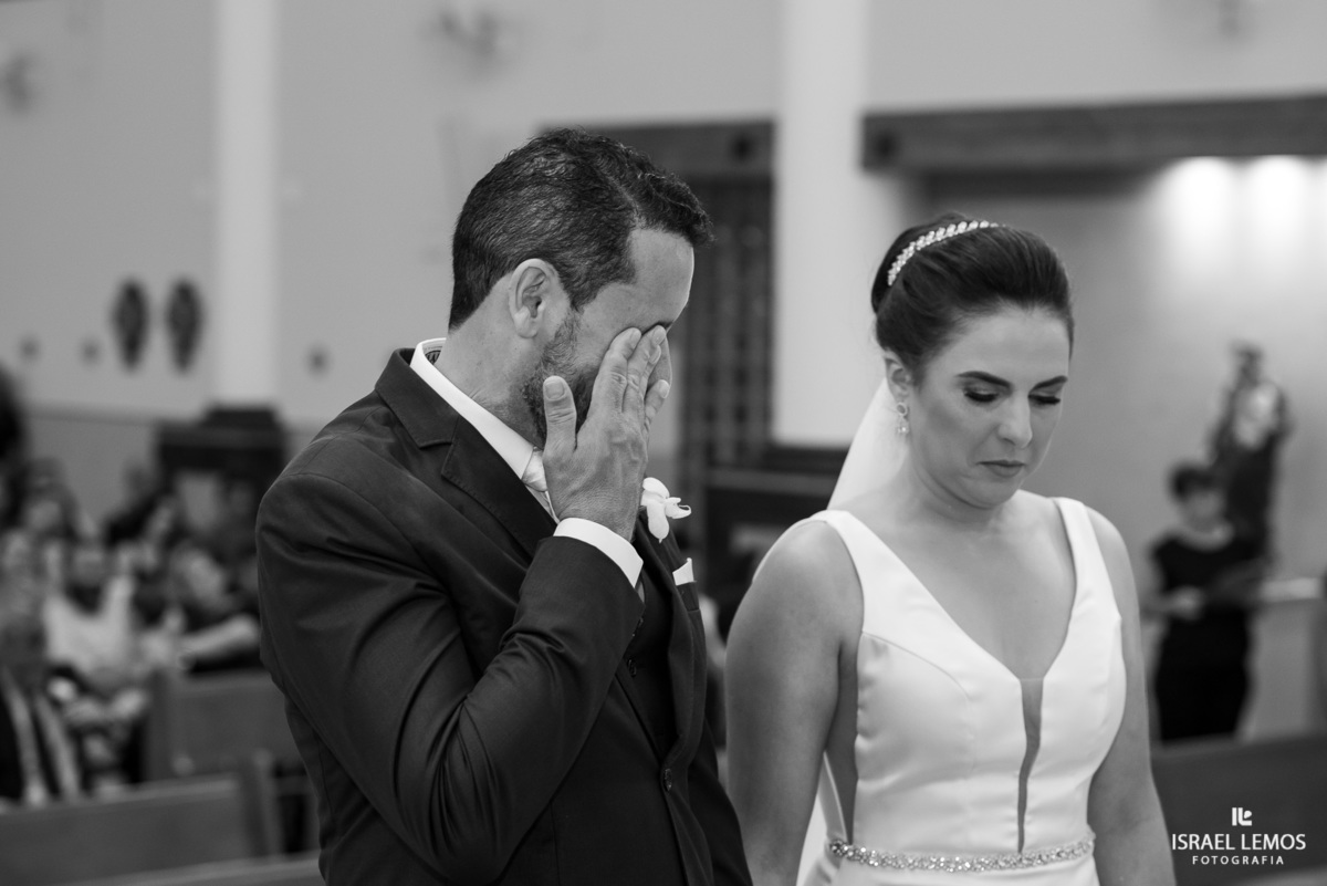 casamento capela e Sabrina na igreja de São Francisco em para de minas casamento lindo com fotos do fotografo Israel lemos