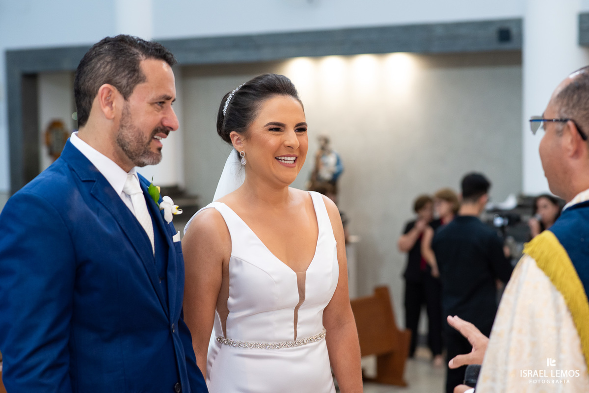 casamento capela e Sabrina na igreja de São Francisco em para de minas casamento lindo com fotos do fotografo Israel lemos