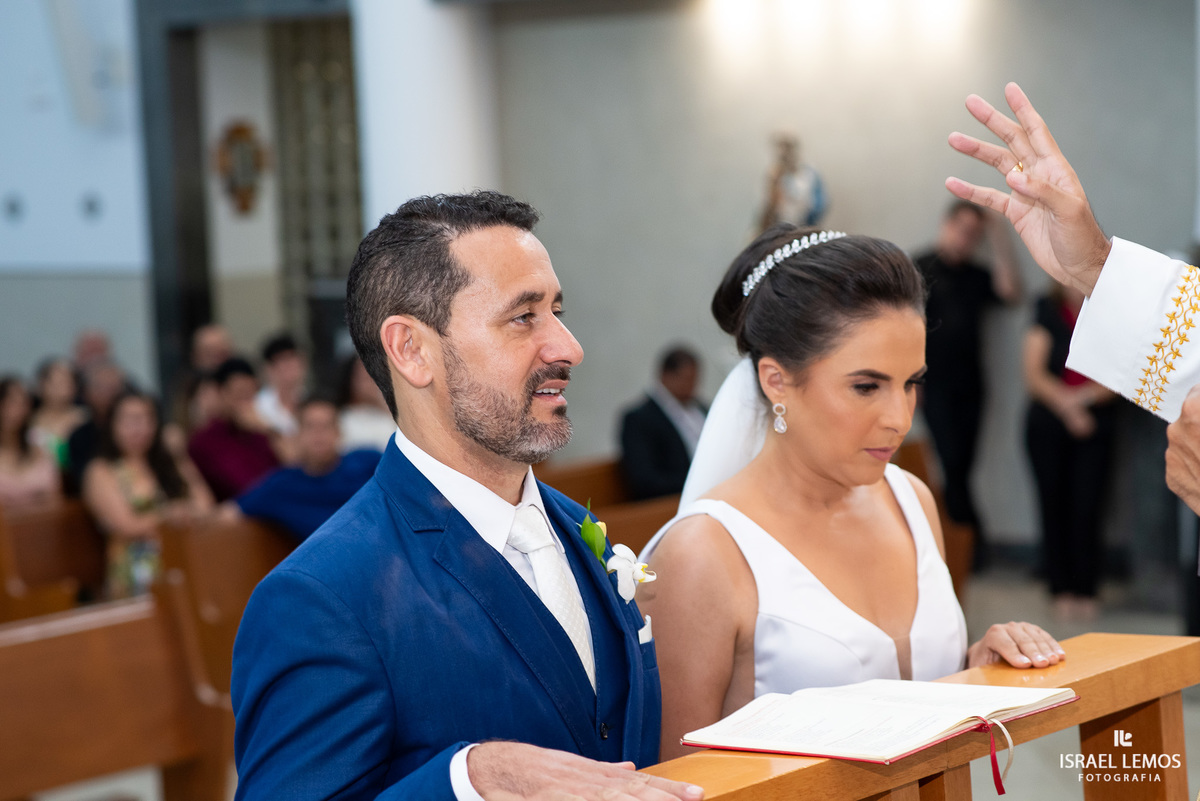 casamento capela e Sabrina na igreja de São Francisco em para de minas casamento lindo com fotos do fotografo Israel lemos