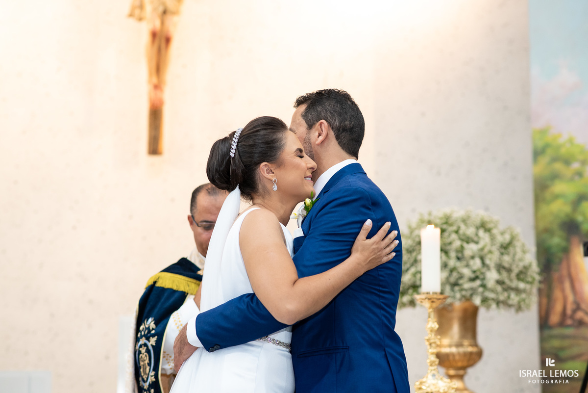 casamento capela e Sabrina na igreja de São Francisco em para de minas casamento lindo com fotos do fotografo Israel lemos